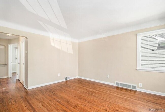Building Photo - 633 N Dorchester Ave