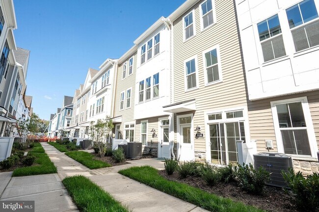 Foto del edificio - 8104 Donatello Dr