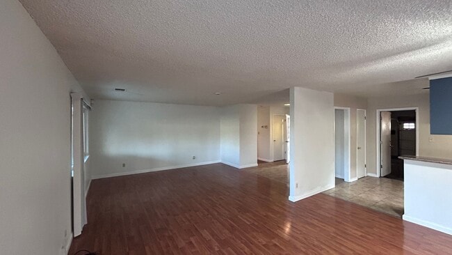 Foto del edificio - 1717 Briarwood Dr