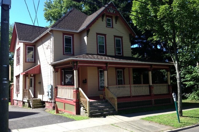 Foto del edificio - 128 Hawley St