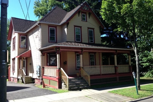 Building Photo - 128 Hawley St