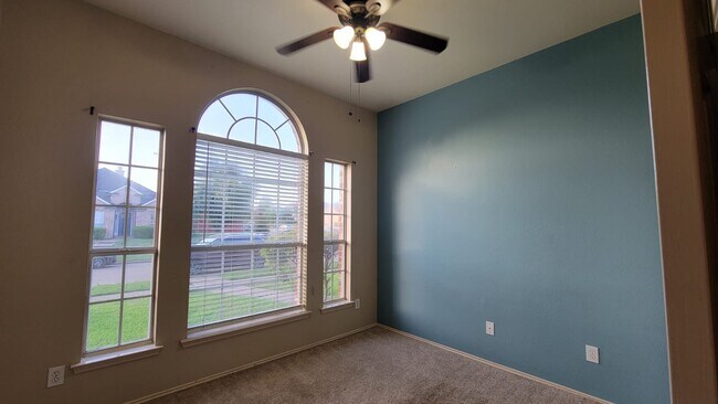Foto del edificio - 2102 Mapleview Dr