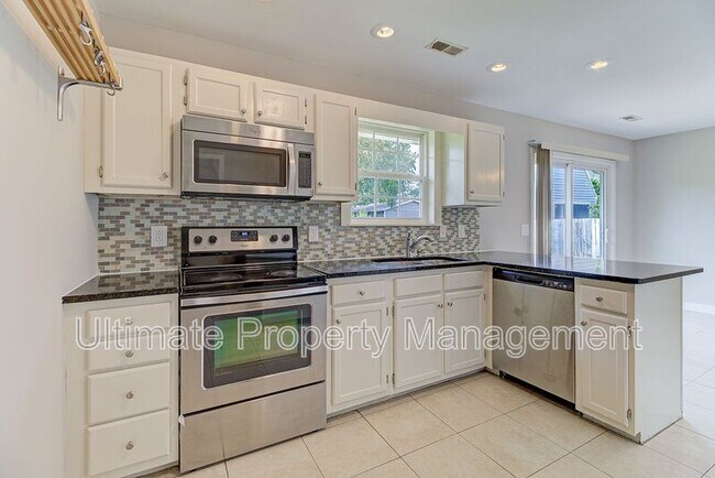 Building Photo - 6232 Murrayville Rd