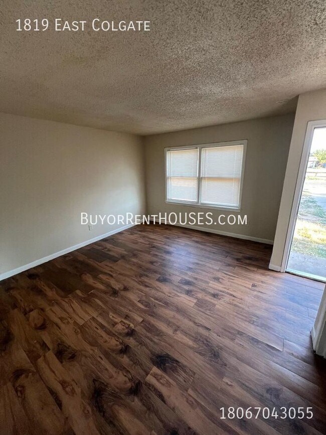 Building Photo - RENT is $850+ Pay $0 deposit at Move-In