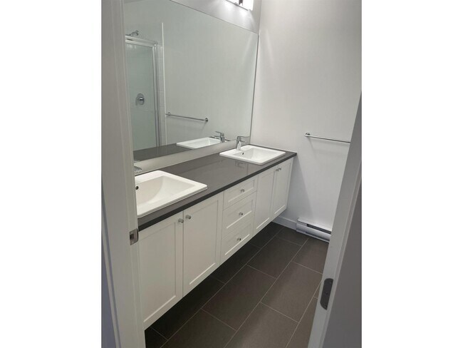 Building Photo - 15848 Fraser Hwy