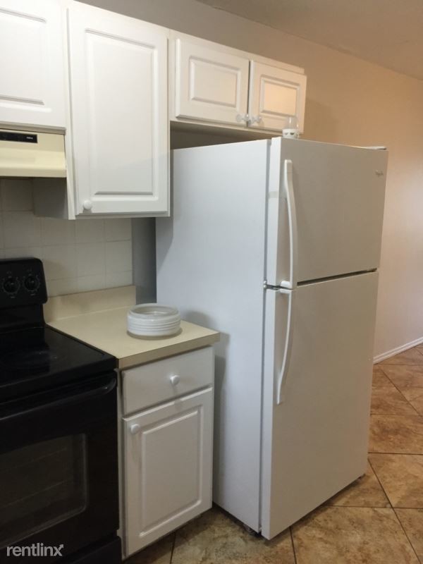 Building Photo - 2 br, 2 bath Apartment - 127 Begonia St