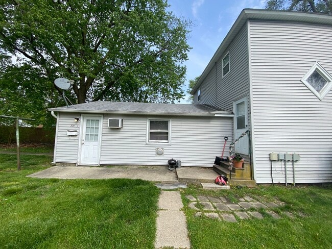 Building Photo - 2620 Richmond Ave