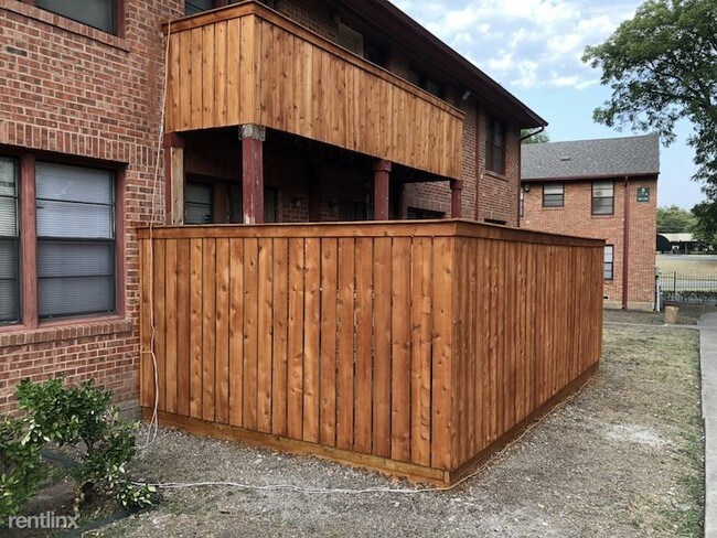 Building Photo - 2311 Anzio Dr