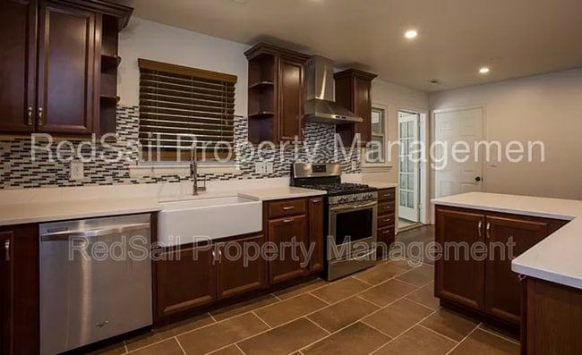 Building Photo - 730 Harpersville Rd