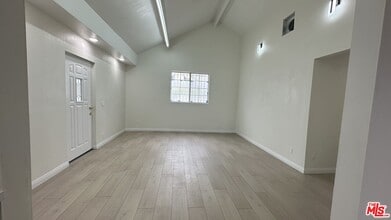 Building Photo - 5329 Fountain Ave