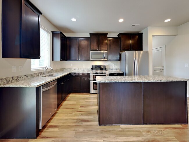 Building Photo - 455 McKinley St
