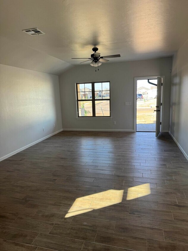 Building Photo - Brand New Home Availabe Now In Wasington u...