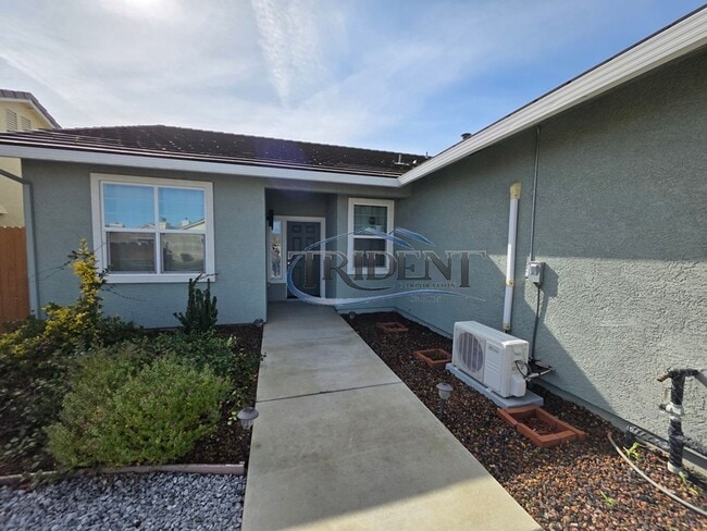 Building Photo - 2062 River Rock Dr