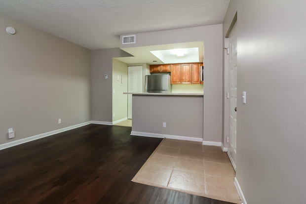 Foto del edificio - 738 Executive Center Dr