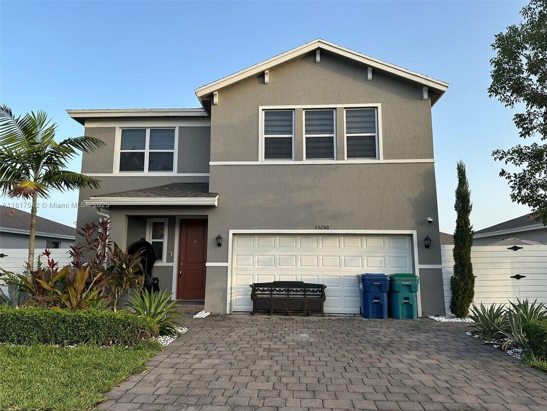 Foto principal - 13250 SW 272nd St