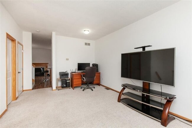 Building Photo - 1012 NE Kamies Ln