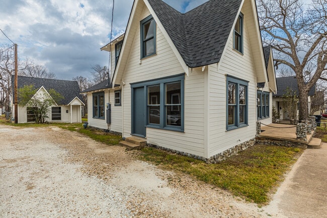 Building Photo - 2307 Herring Ave