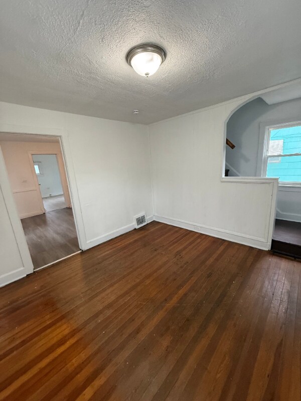 Foto del edificio - 10214 Avon Ave