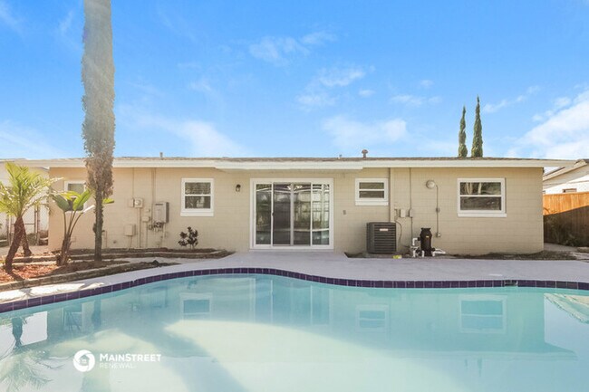 Building Photo - 881 Evangeline Ave