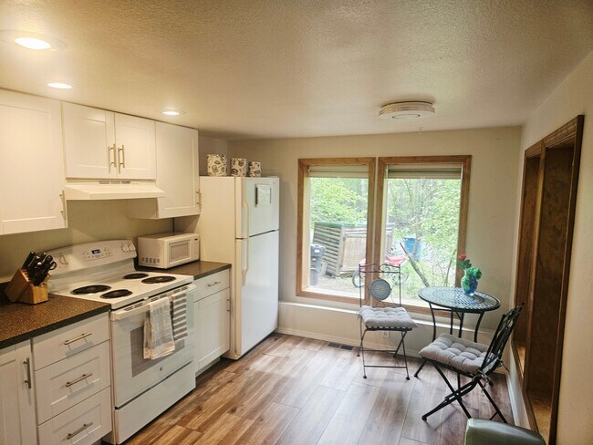 Foto del edificio - 1676 W Lakeshore Dr