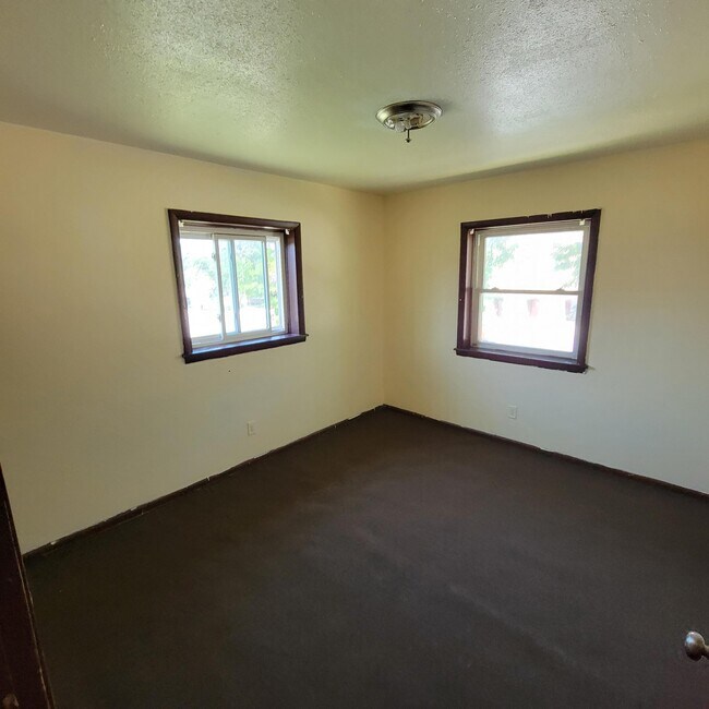 1421 W Atkinson Ave Unit 8, Milwaukee, WI 53206 Room for Rent in