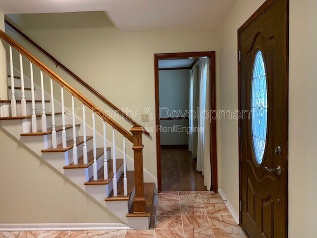 Foto del edificio - 87 W Surrey Ln