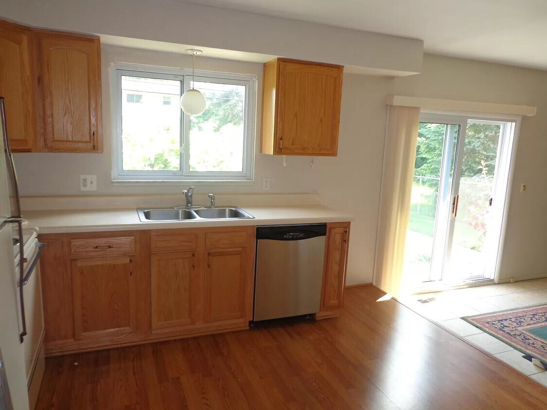 Primary Photo - 2598 Binghamton Dr