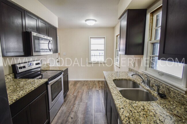 Foto del edificio - 3 Bedroom 1 Bath Ranch Home with a 2 car d...