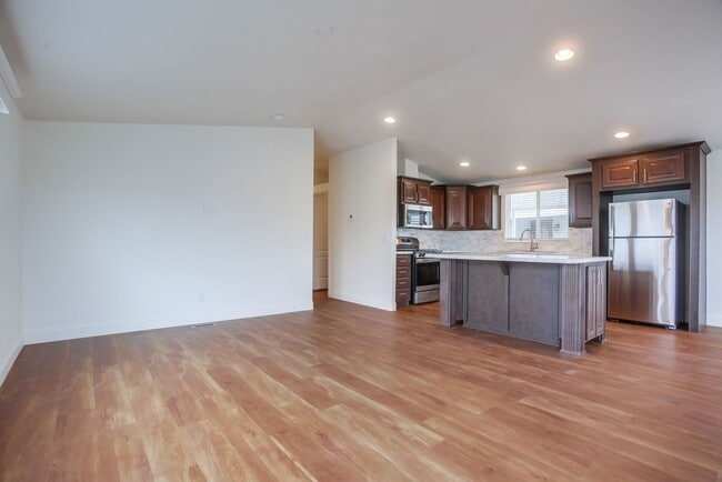 Building Photo - 1219 E Barham Dr