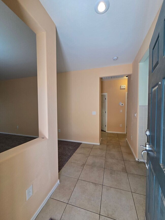 Building Photo - 3 BED / 2 BATH SINGLE STORY HOME IN SUN CI...
