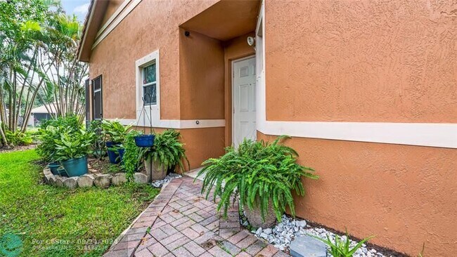 Foto del edificio - 9800 NW 19th Pl