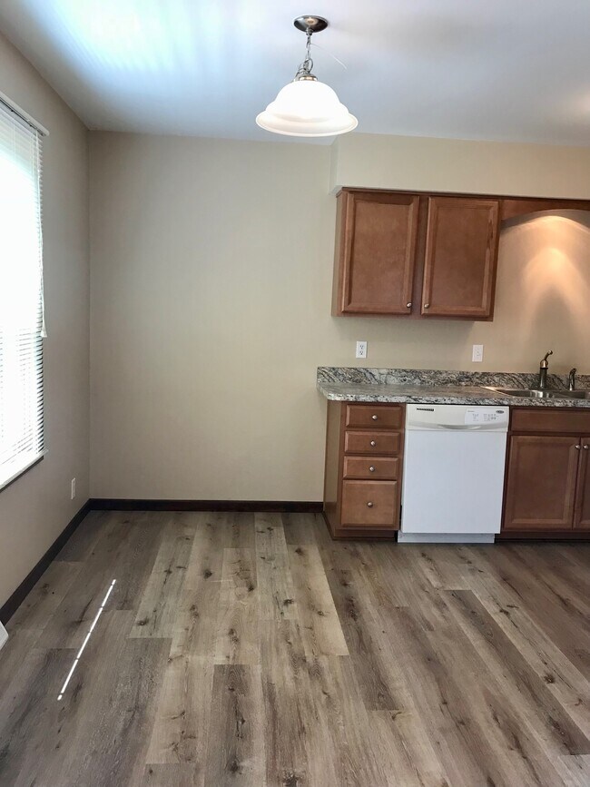 Eat-in kitchen - 28939 Lem Ct