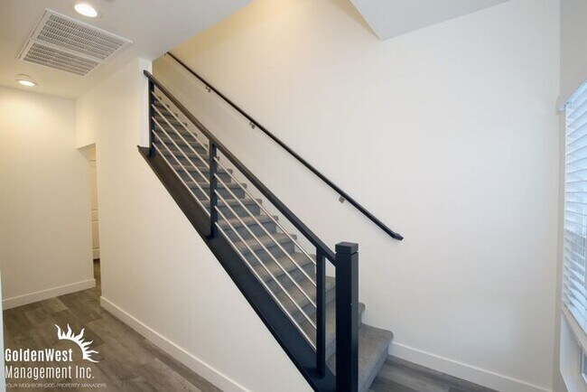 Foto del edificio - Modern 4Bdm 4.5 Ba Townhome in Desirable Las Vegas Community