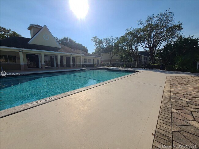 Building Photo - 2827 N Course Dr