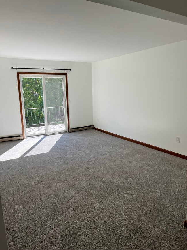 Sala de estar con puerta al balcón - 34 Beacon Rd