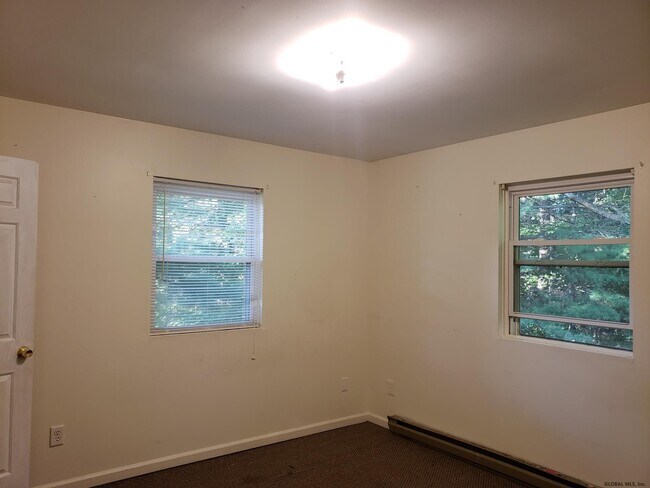 Foto del edificio - 7 Woodridge Cir