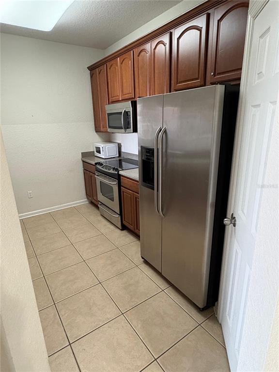 Foto del edificio - 4102 Breakview Dr