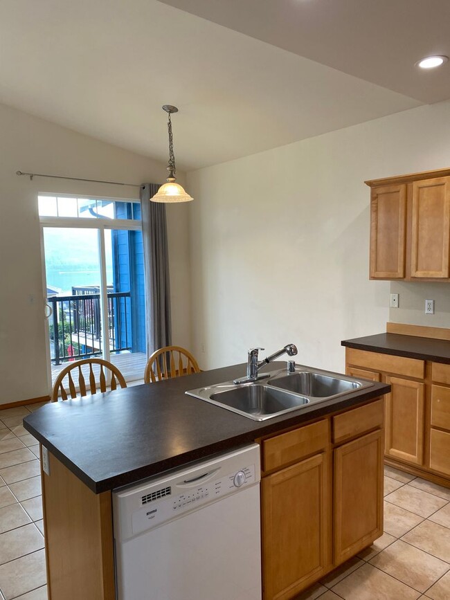 Building Photo - 744 Wapato