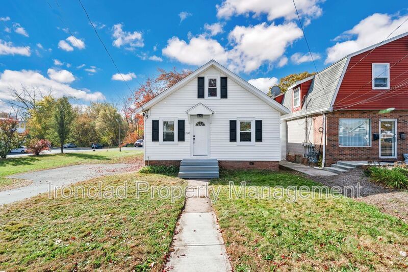 Primary Photo - 1208 Farmington Ave
