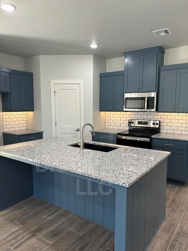 Building Photo - 1020 Varenna Ln
