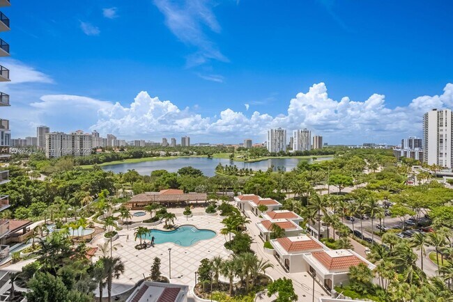 Foto del edificio - 20281 E Country Club Dr