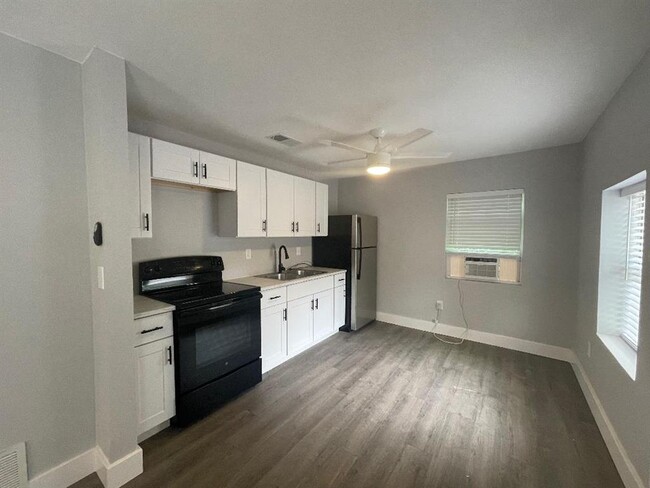 Foto del edificio - 2113 River Rd