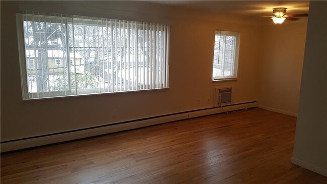 Building Photo - 327 Lysander St
