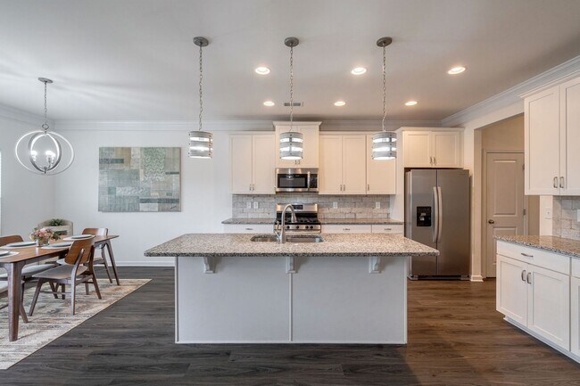 Foto del edificio - Move-In Ready Bogart Home with Open Layout and Private Fenced Yard