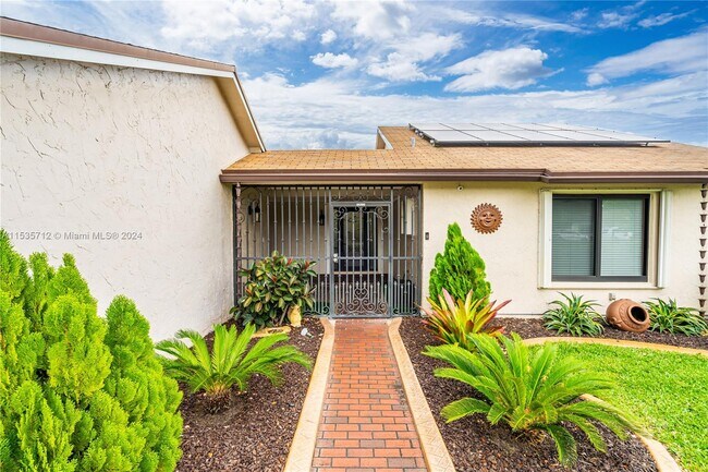 Foto del edificio - 19641 NW 57th Ct