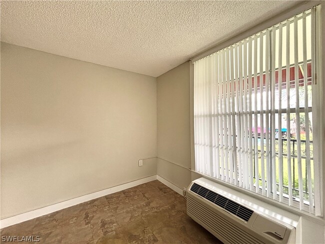 Foto del edificio - 2555 9th St N