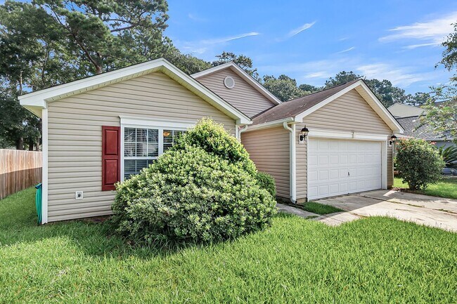 Building Photo - Charming 3-Bedroom, 2-Bath Home available ...