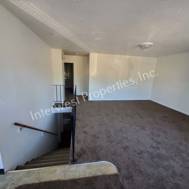 Foto del edificio - 11706 E Burnside St