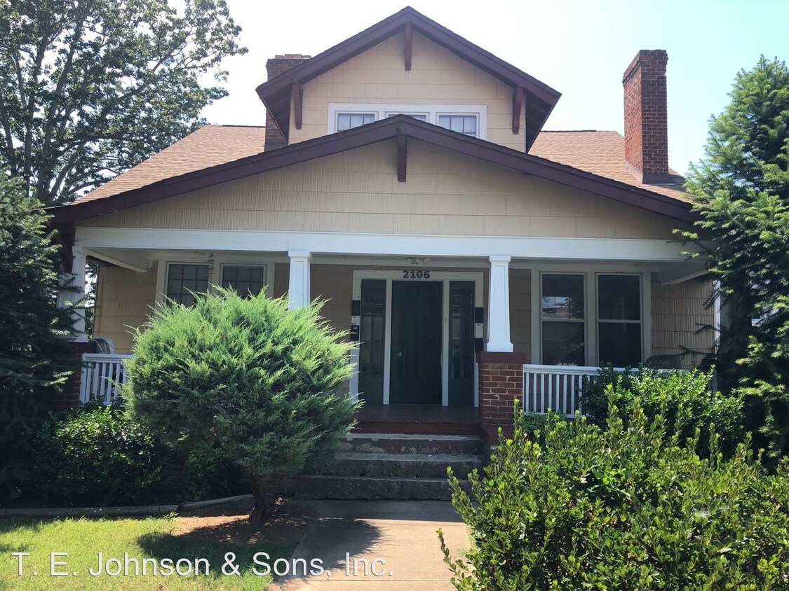 Primary Photo - 2106 S Main St