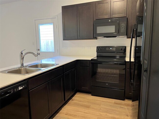 Building Photo - 417 Bass Dr